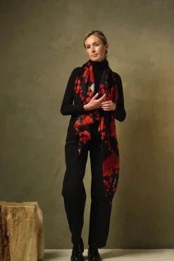 New One Hundred Stars Acer Black Wool Scarf