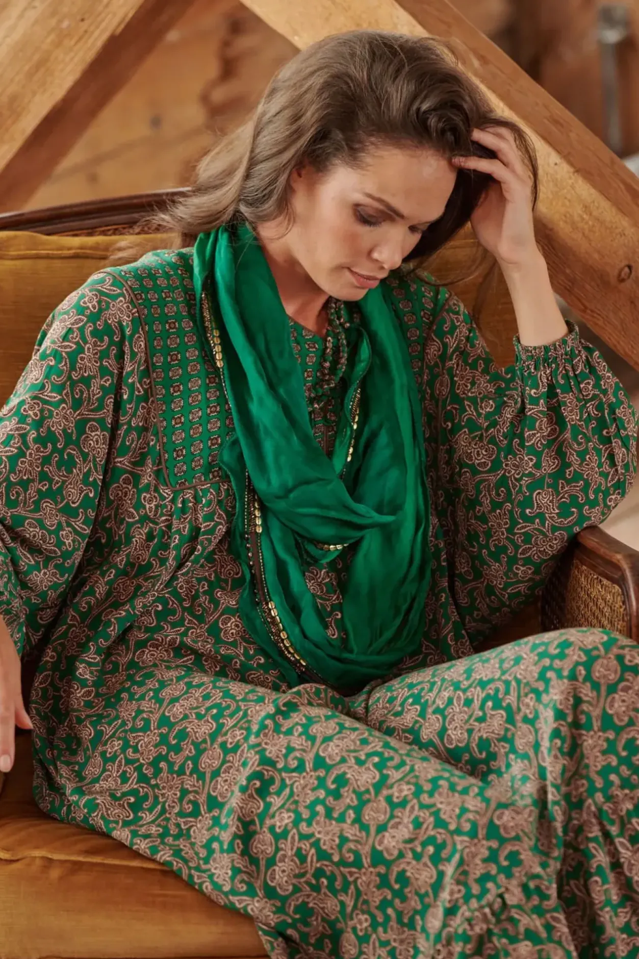Best One Hundred Stars Indian Heritage Green Necklace Scarf