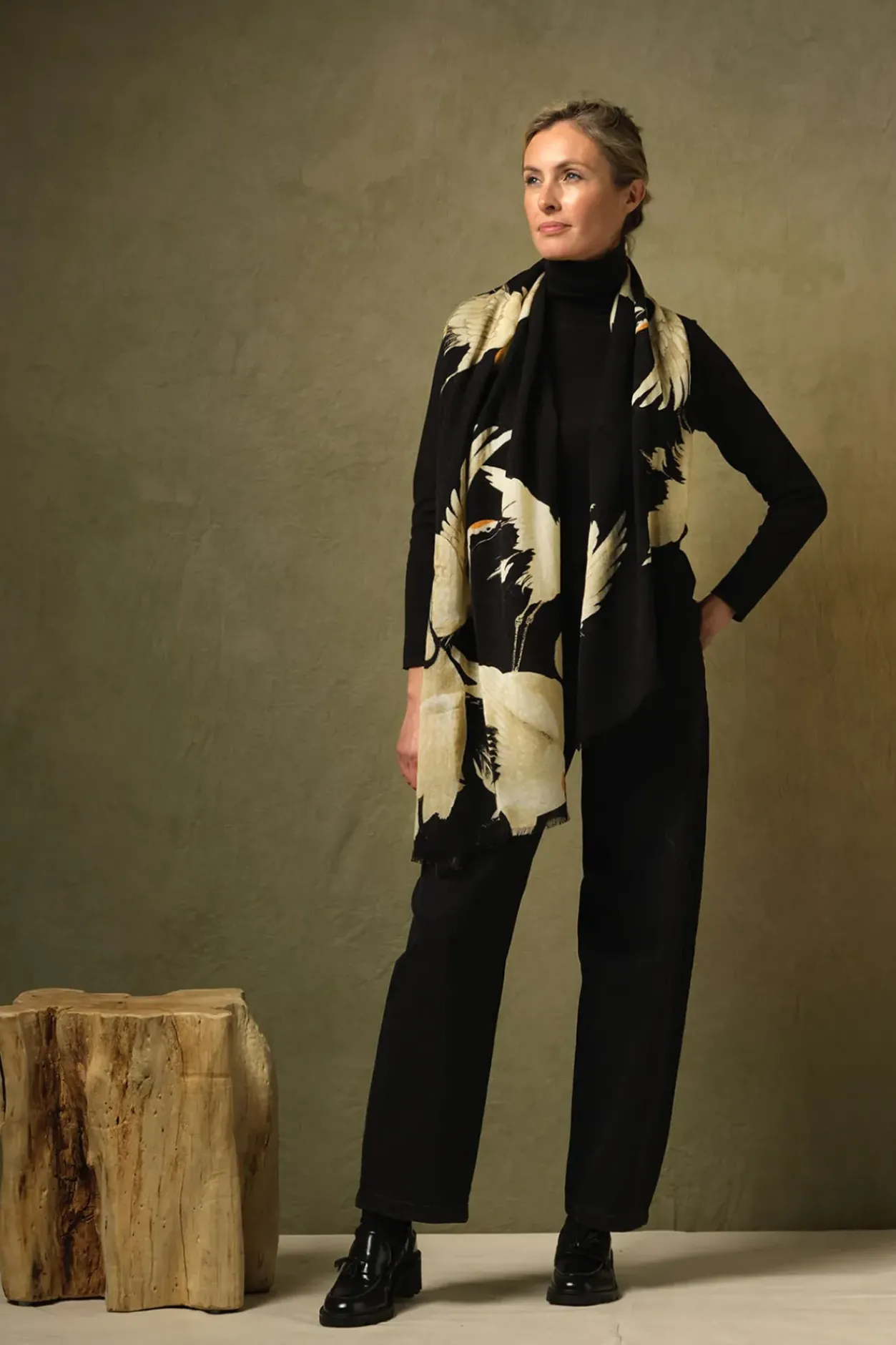New One Hundred Stars Stork Black Wool Scarf